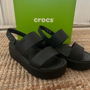 CROCS Women's Brooklyn Low Wedge Sandals